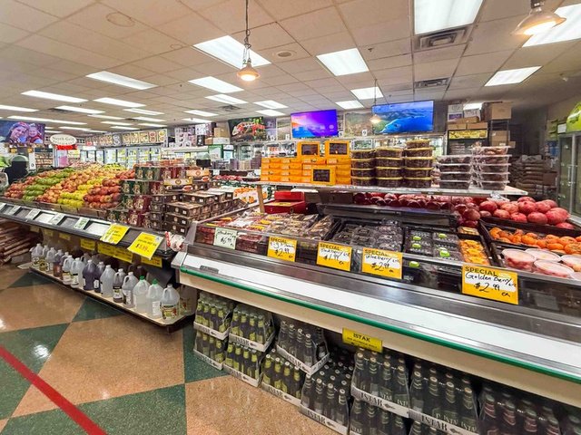19964_Ventura_Blvd_Interior_Display.jpg