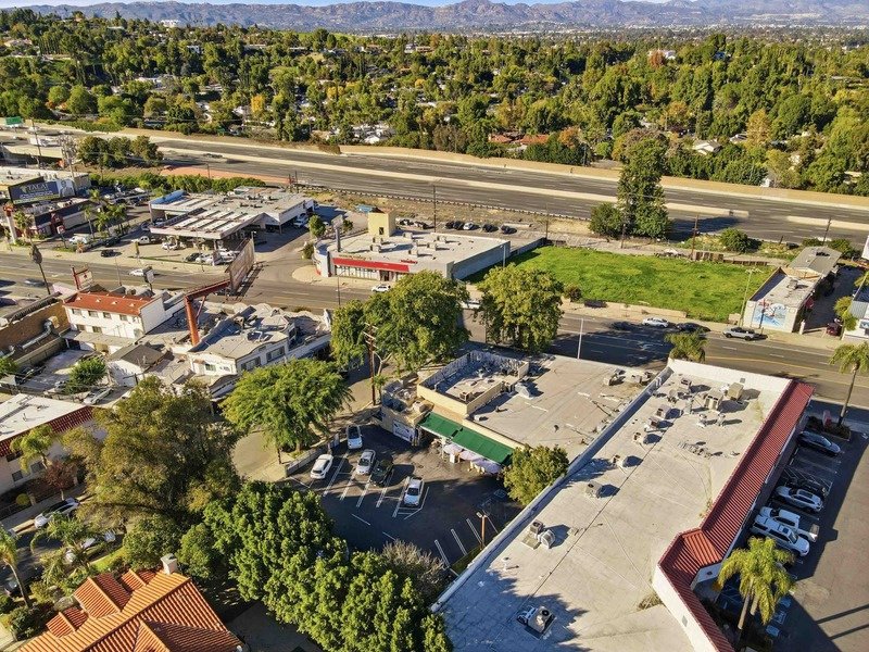 19964_Ventura_Blvd_Aerial_Freeway.jpg