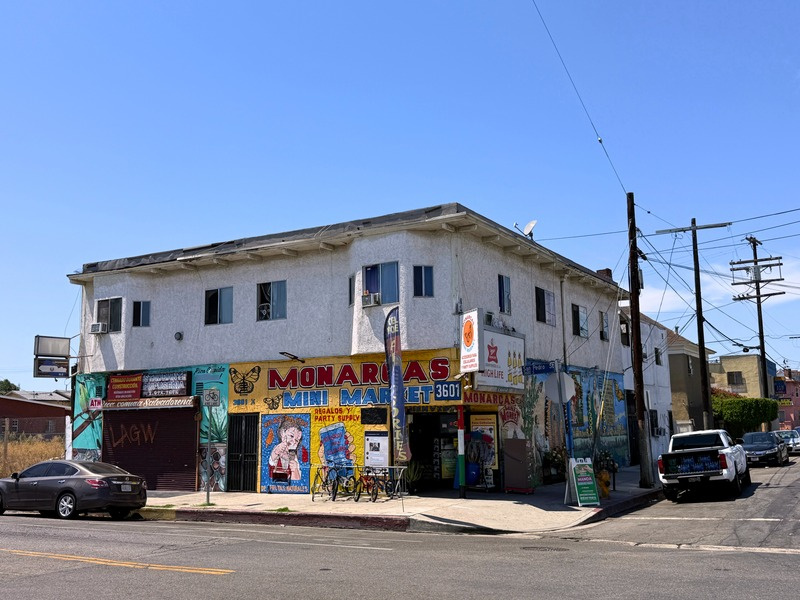 01_3601_San_Pedro_Corner_Exterior.png
