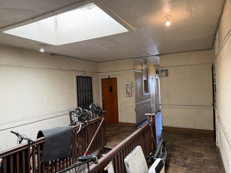 05_Interior_Landing.png