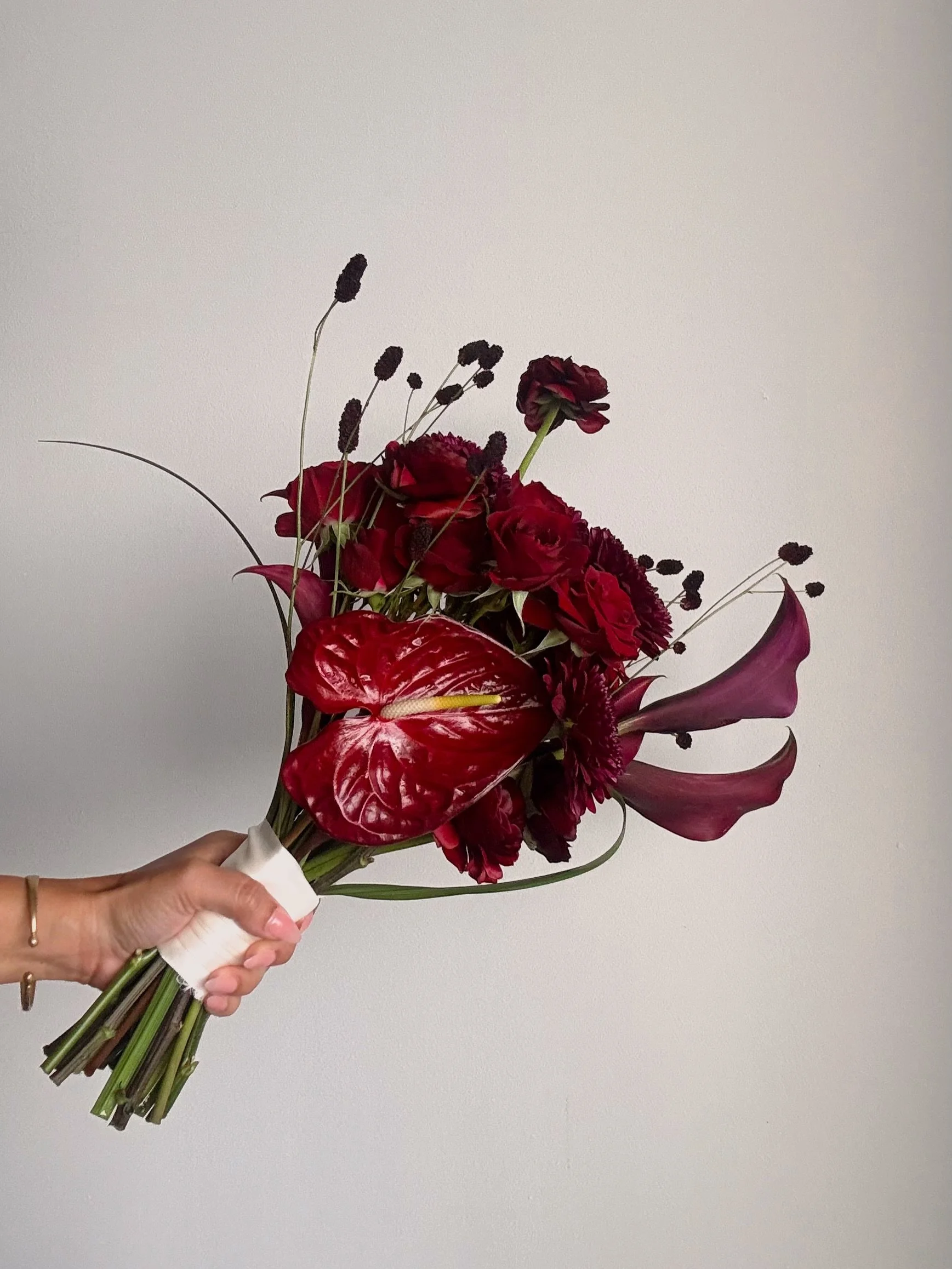The look of love 🌹Bouquet Ingredients- RosesCalla LillyAnthuriumRanunculusSanguisorba♥️#miamifl.jpg
