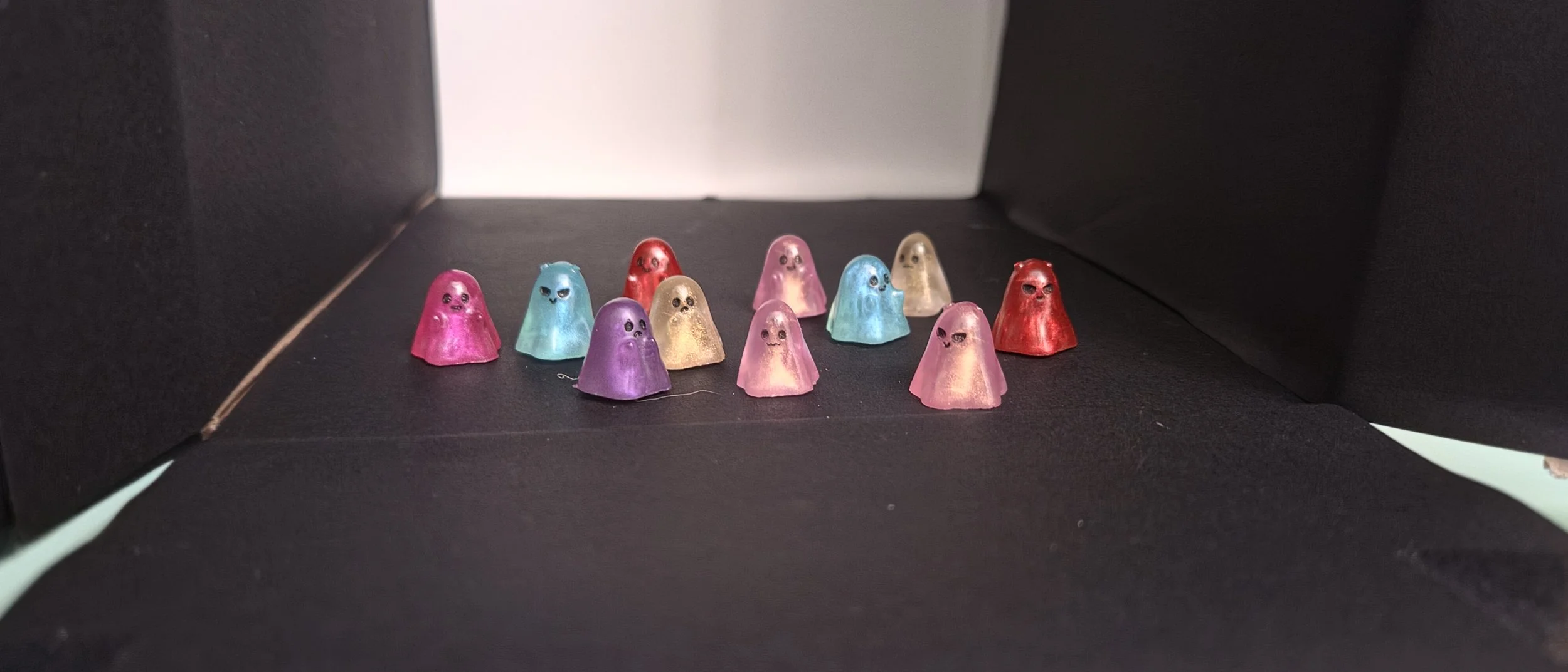Pack of 10 ghosts
