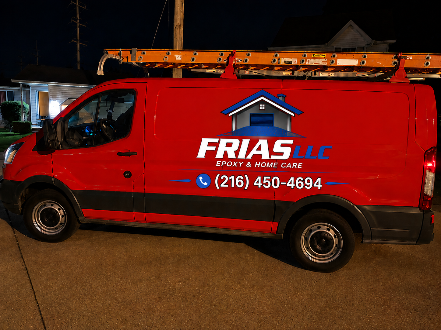 Camioneta roja con logotipo de Frias LLC y información de contacto, que ofrece epoxy y cuidado del hogar, en una noche con casas y postes de luz en el fondo.
