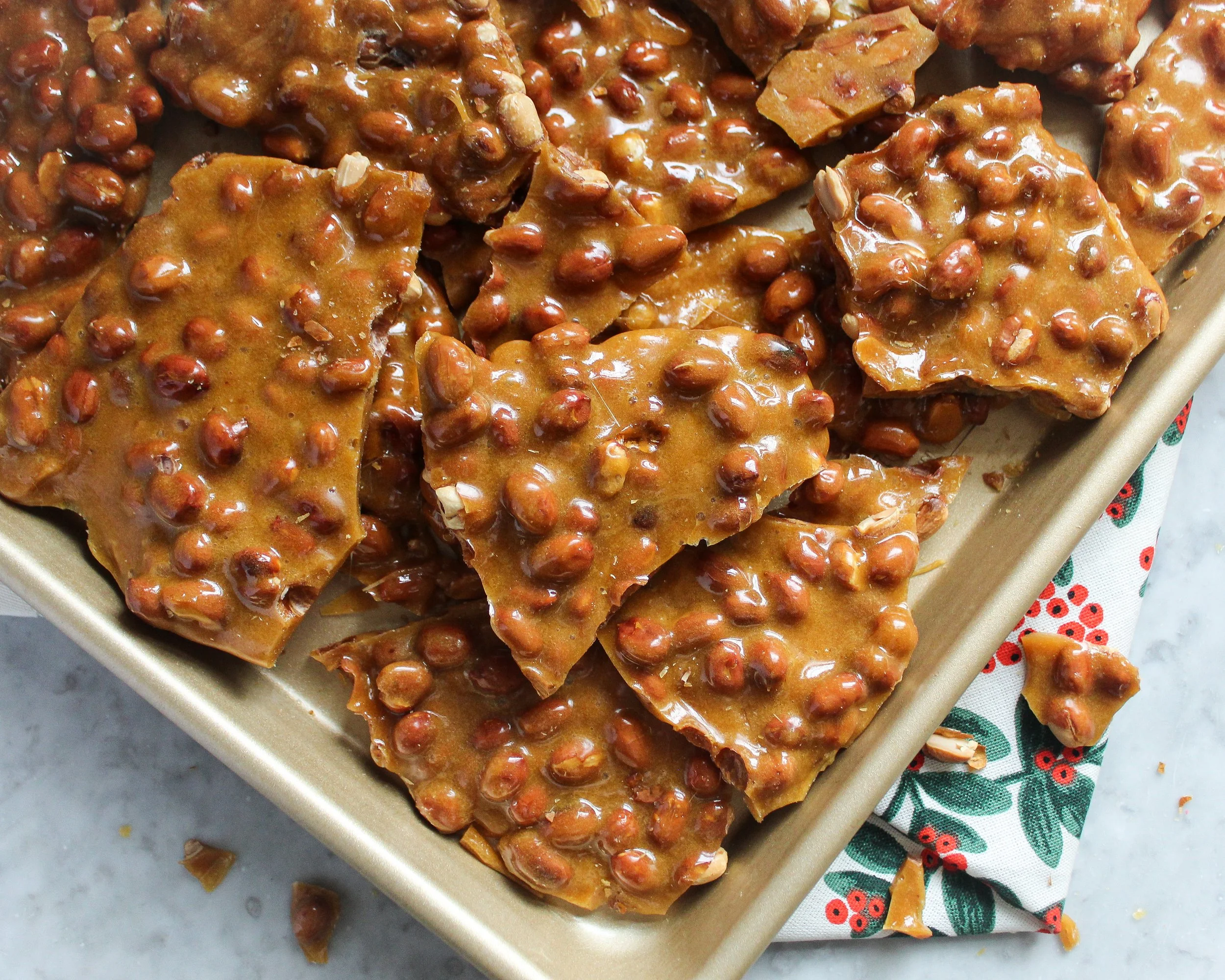 OLD FASHIONED PEANUT BRITTLE