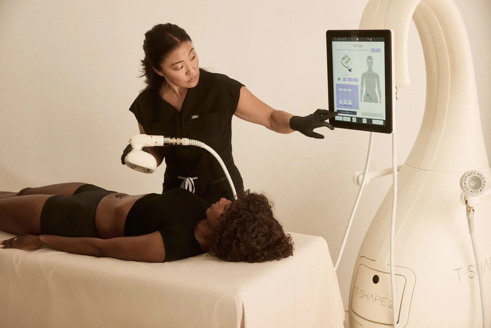 Clinician using a body-contouring device on a patient during a T-Shape2 treatment