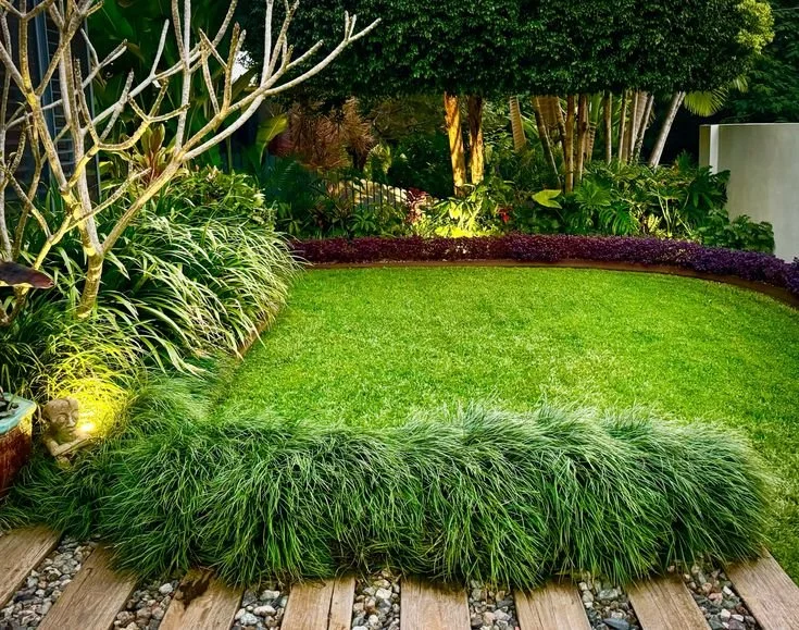 Beautiful & lush front garden design Noosaville Queensland