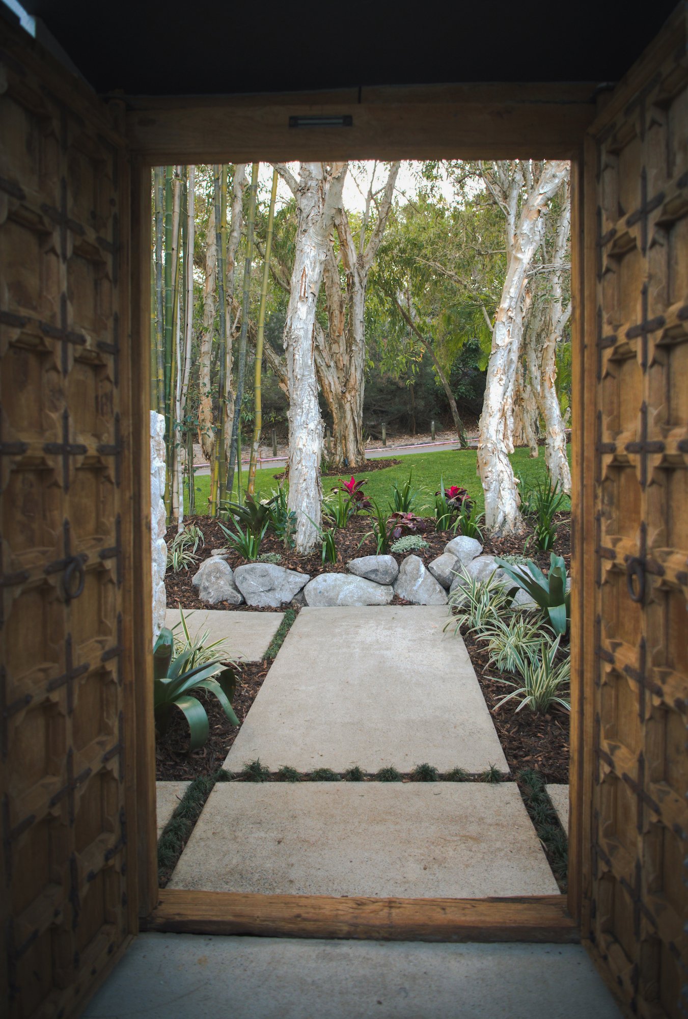 Balinese temple doors feature in this 2023 HIA Qld outdoor space of the year project