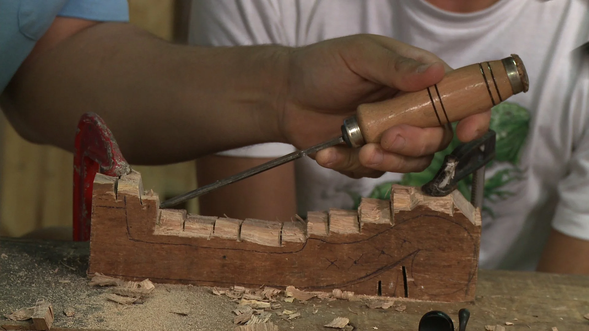 Cola making violin