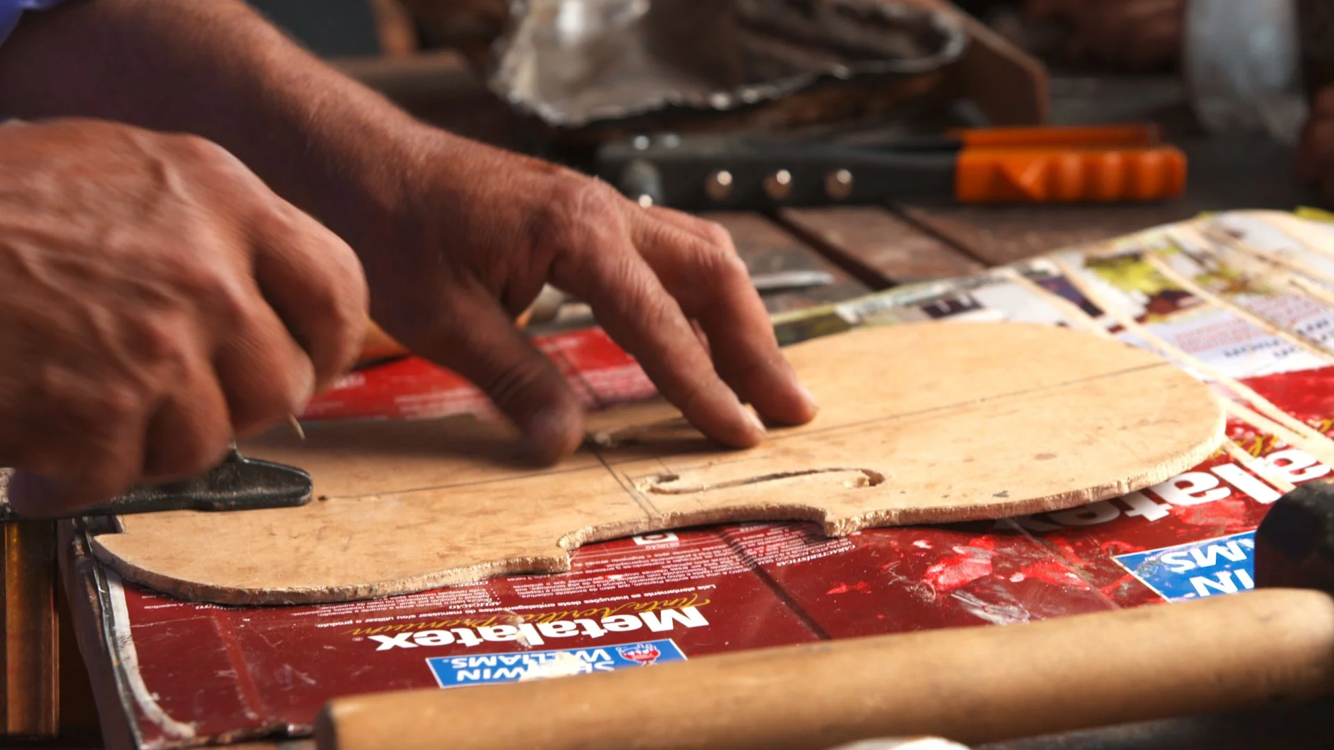 Cola making violin