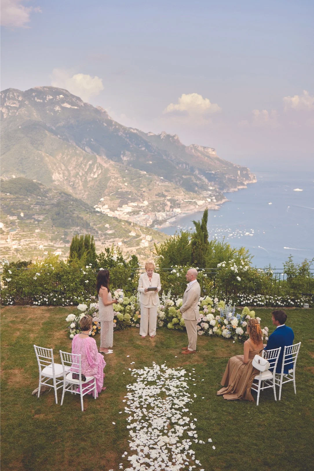 elizabethreaser-bruce-gilbert-vogue-wedding-ceremony24-100.jpg