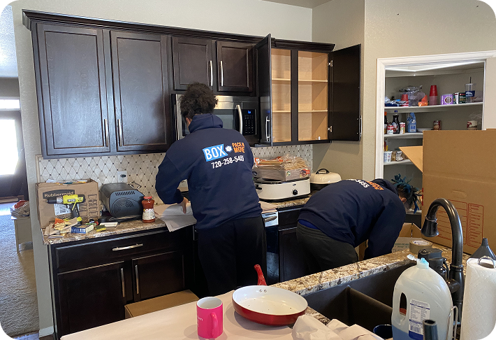 Kitchen packing and moving services to prepare for moving day