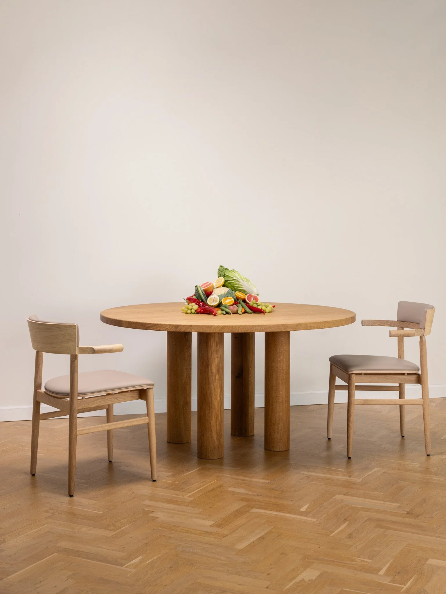 Sibba_spisestol_eg_beige_laeder_traefolk_1_3.jpg