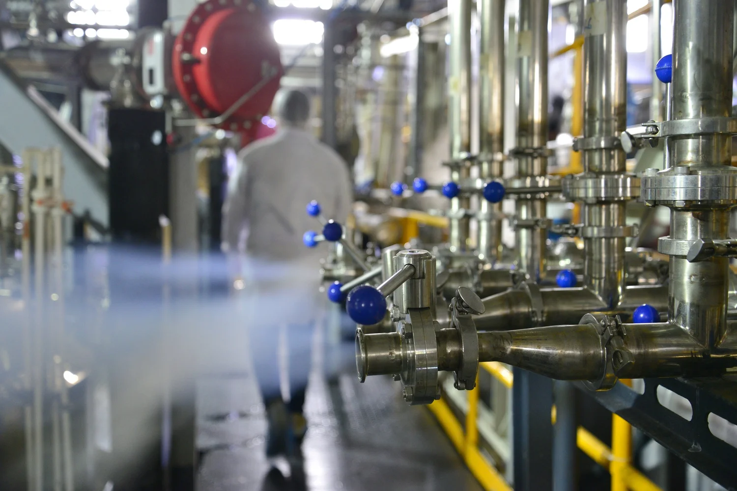 Stainless steel pipework and sanitary valves in Livzym's production plant