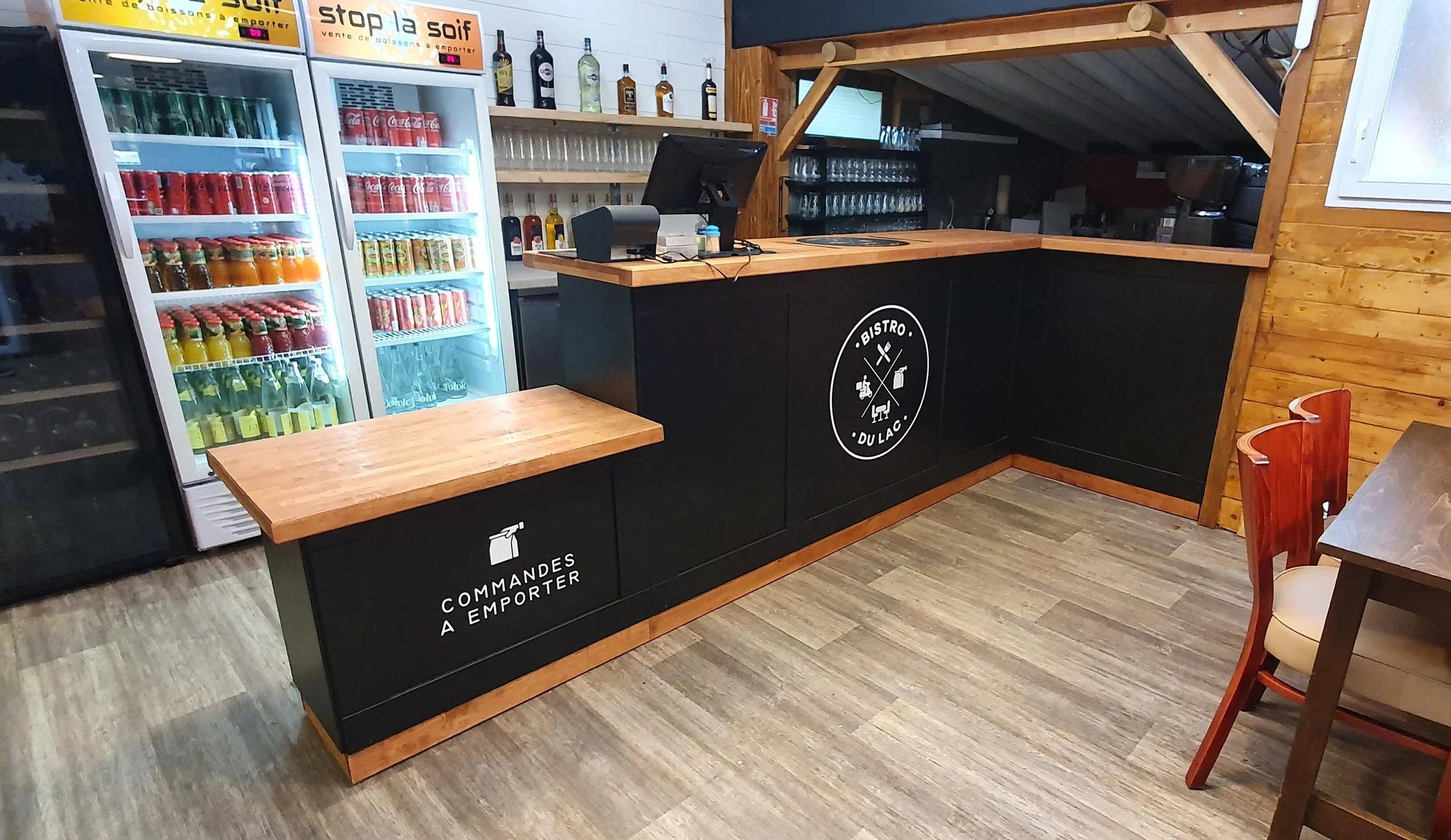 Fabrication d'un comptoir pour un restaurant.