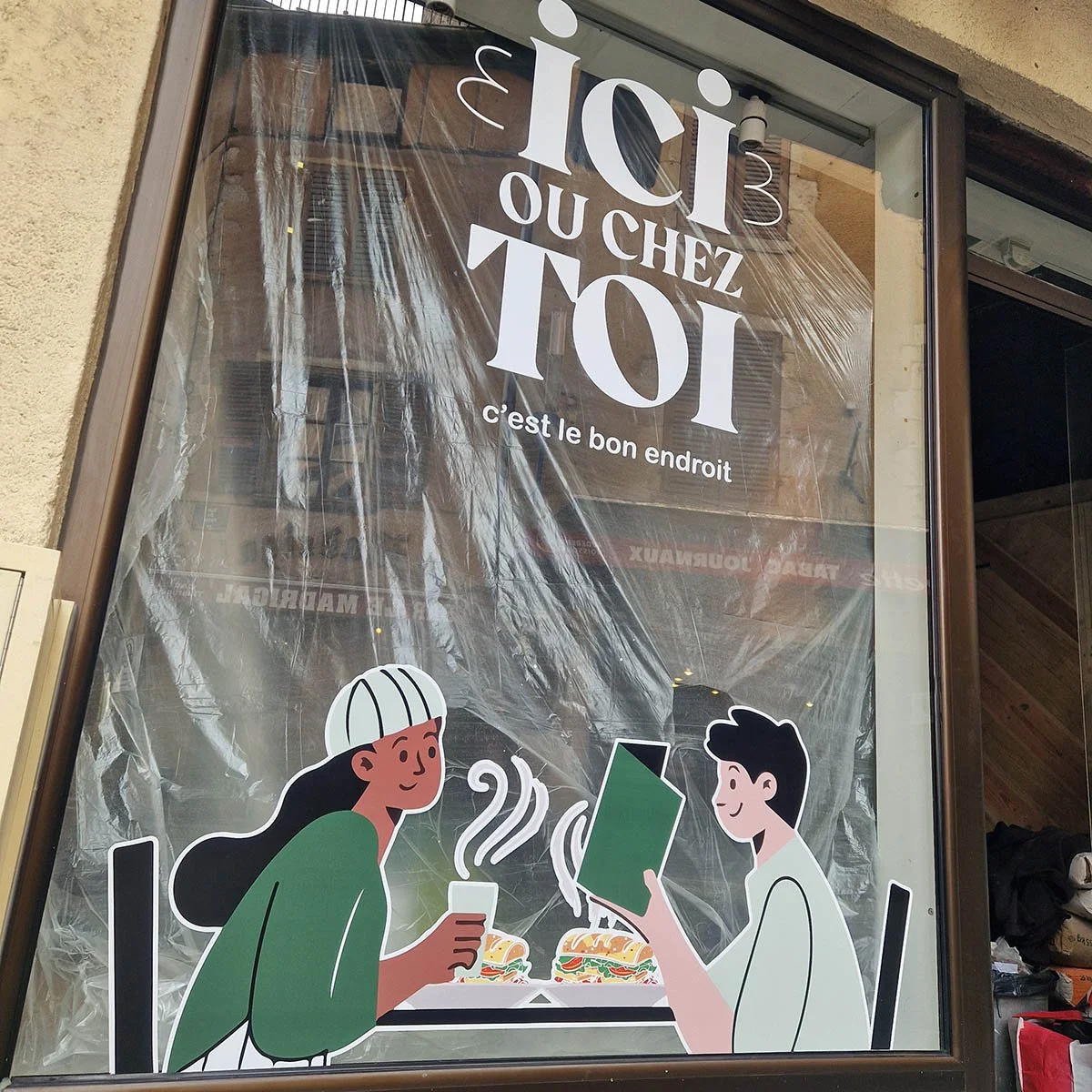 Vitrophanie adhésive imprimé pour vitrine restaurant.
