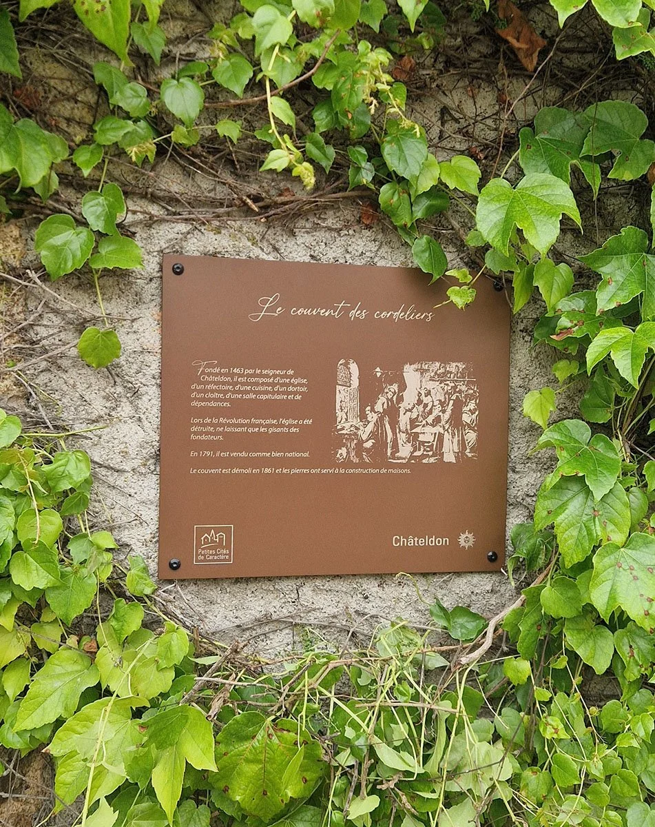 Plaque pour monument historique haut de gamme pour la protection du patrimoine.
