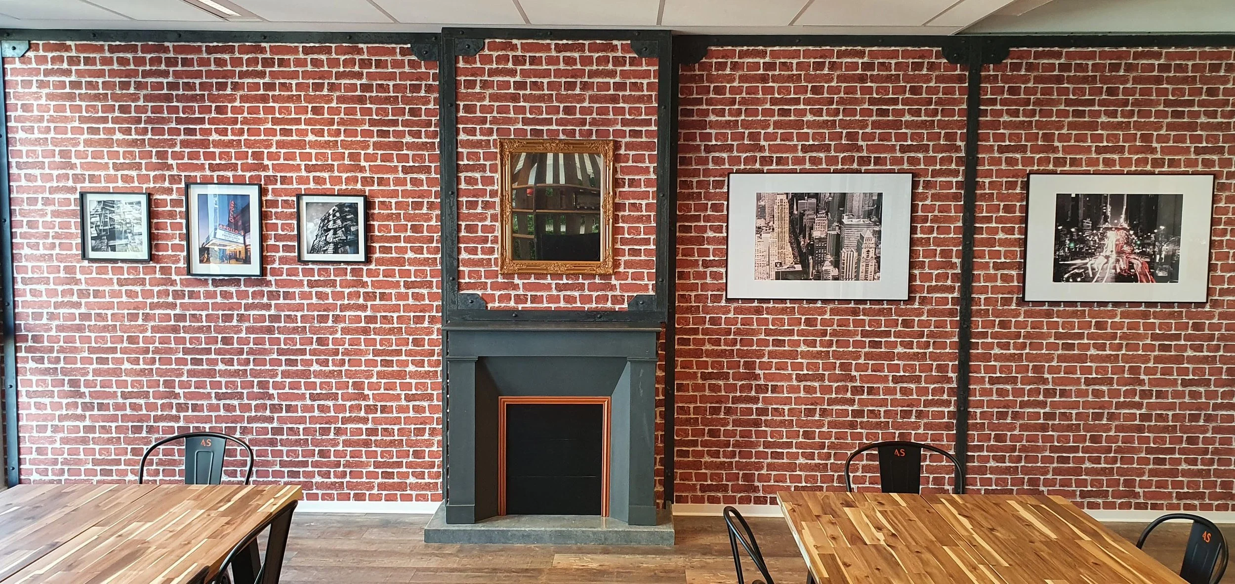 Salle de pause pour une societé avec un décor fabriqué sur le theme de new-york.