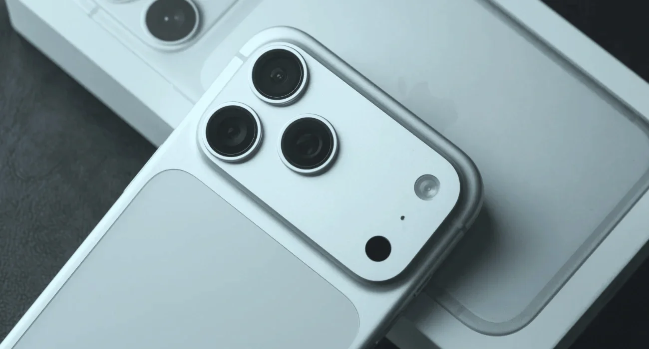 light blue iPhone 18 Pro camera island