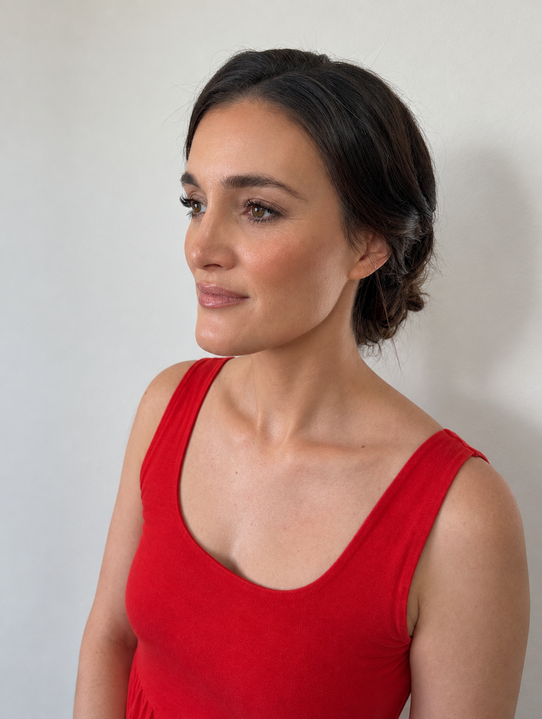 Natural makeup look with soft neutral tone