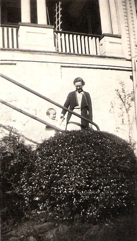 Choice with her grandmother, Alice Cleveland (1935)