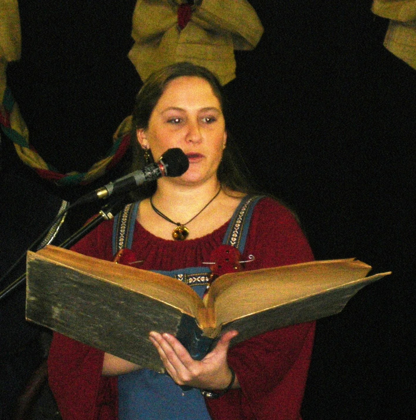 Lancement des tomes 2 et 3 de la série "La vengeance du dieu maudit", Salon de la passion médiévale, Montréal, 2006