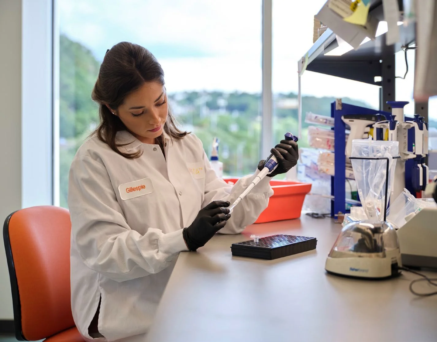 lab worker at BenchBridge Labs