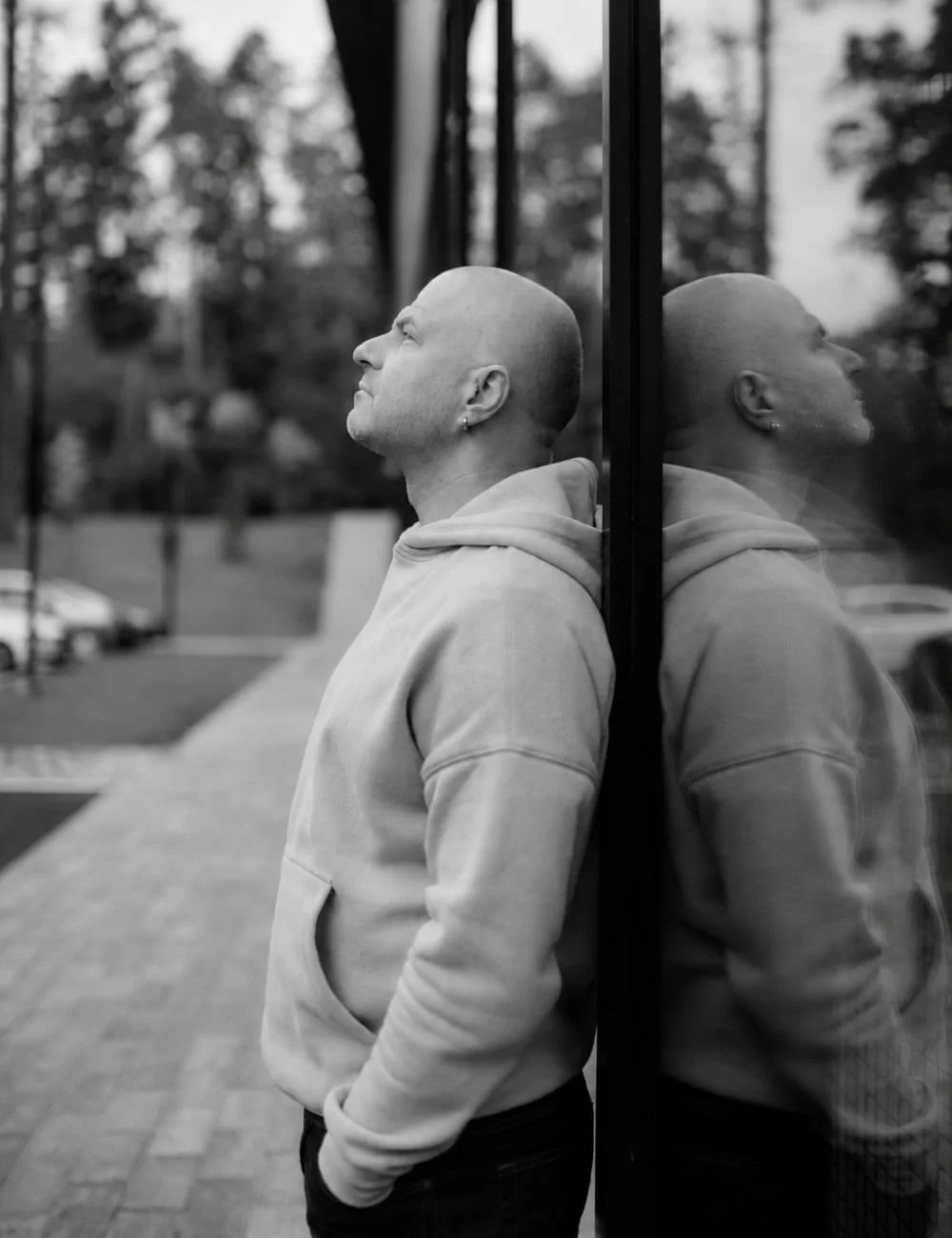 Image of a man  leaning against wall and looking upward