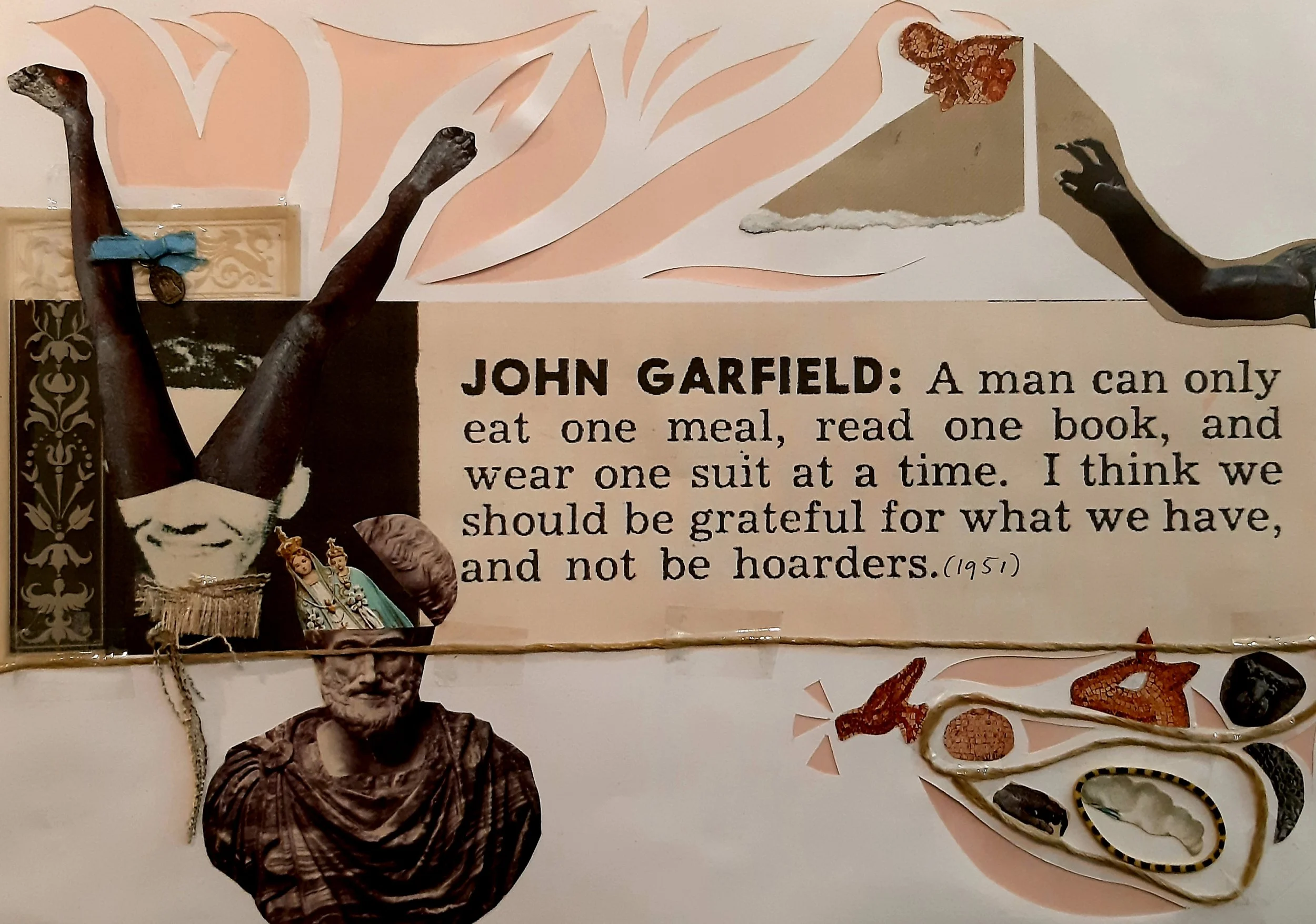 Een foto van een collage met een vrouw met penties die haar benen omhoog houdt, een standbeeld waarvan het hoofd open gaat, spullen, touw en  een citaat van John Garfield over matigheid en dankbaarheid.