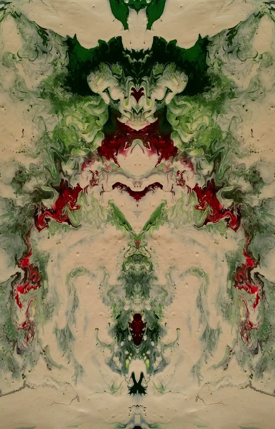 Een foto van een schilder experiment dat daarna is bewerkt in Adobe Photoshop. Een symmetrische mysterieuze omgeving met groen, rode en witte kleuren. Het lijkt een soort poort die toegang geeft tot een mysterieuze rokerige wereld.