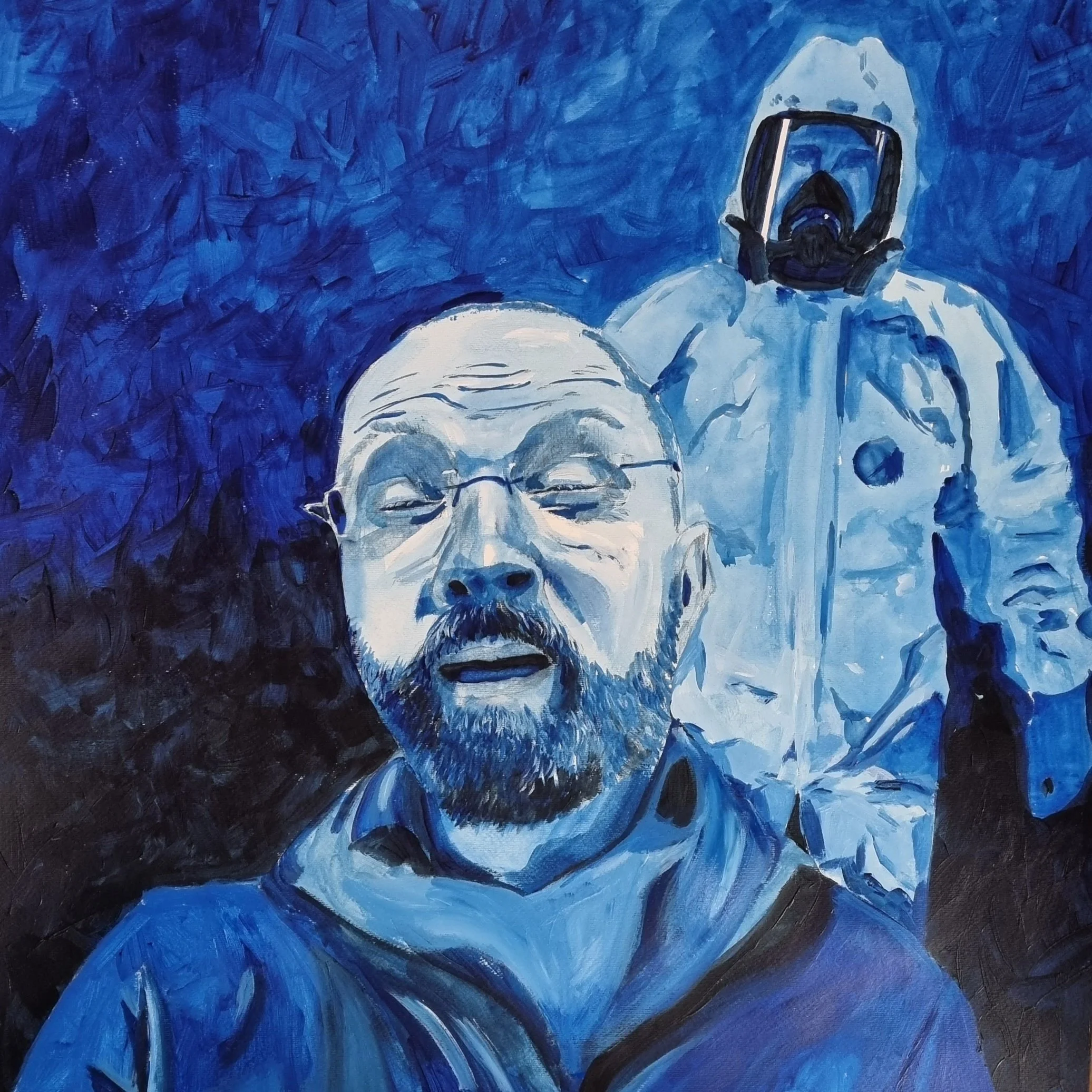 Een schilderij in blauwe en witte tinten met een bebaarde persoon op de voorgrond die moet niezen en op de achtergrond staat een man in een wit beschermpak met een gezichtsmasker