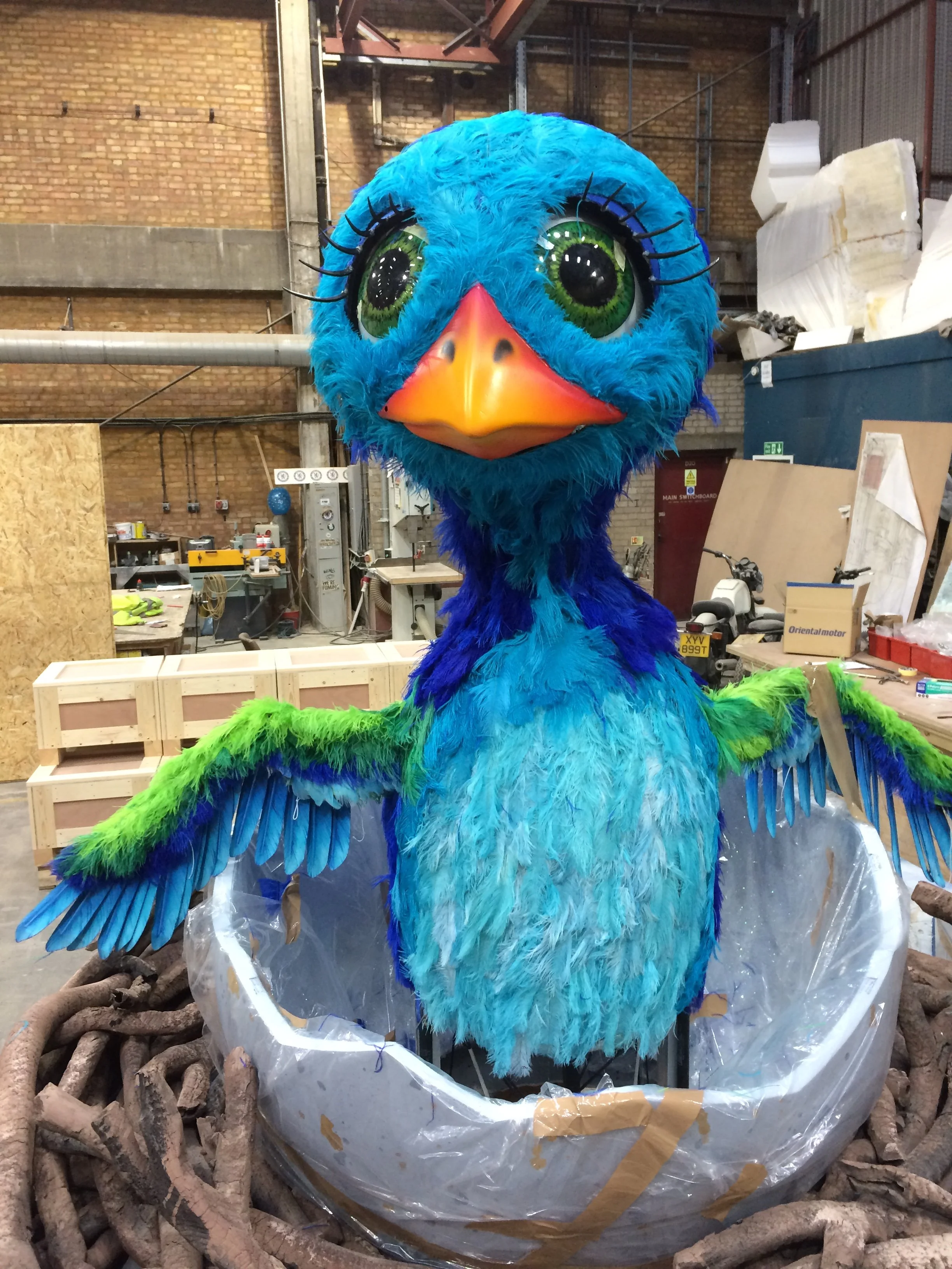 Mechanical bird puppet 