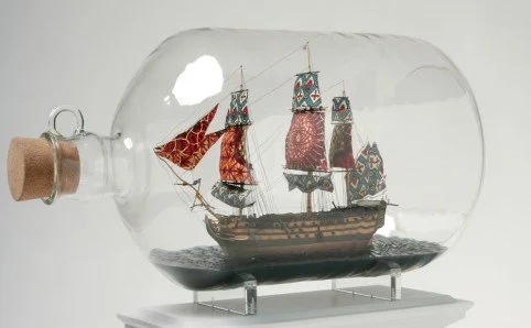 Yinka Shonibare - Ship in bottle maquettes