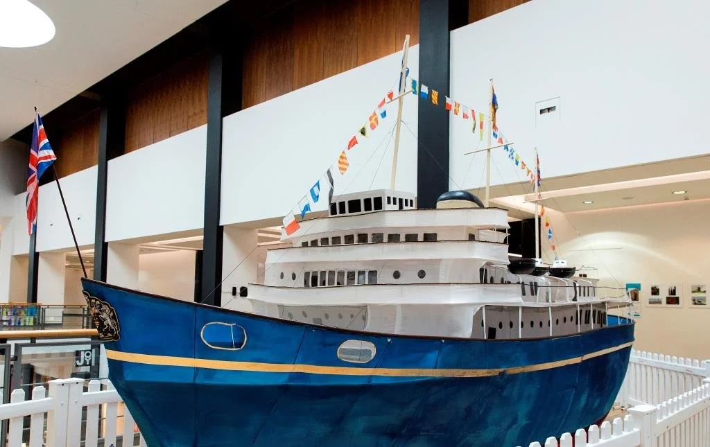 Queen's Jubilee - Royal Yacht Britannia puppet