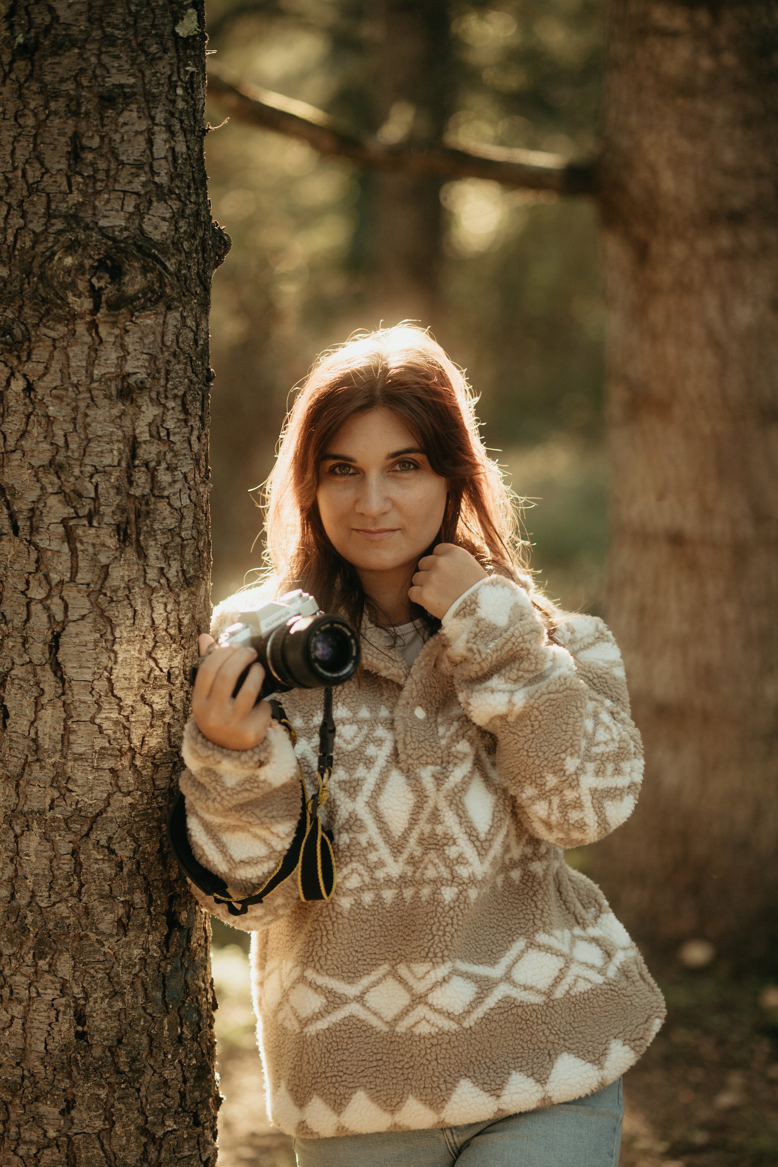 Je suis Emilie De Freitas !  Photographe en Occitanie et Nouvelle-Aquitaine · Sensible, intuitive, créative, je suis passionnée par les liens qui vous unissent.