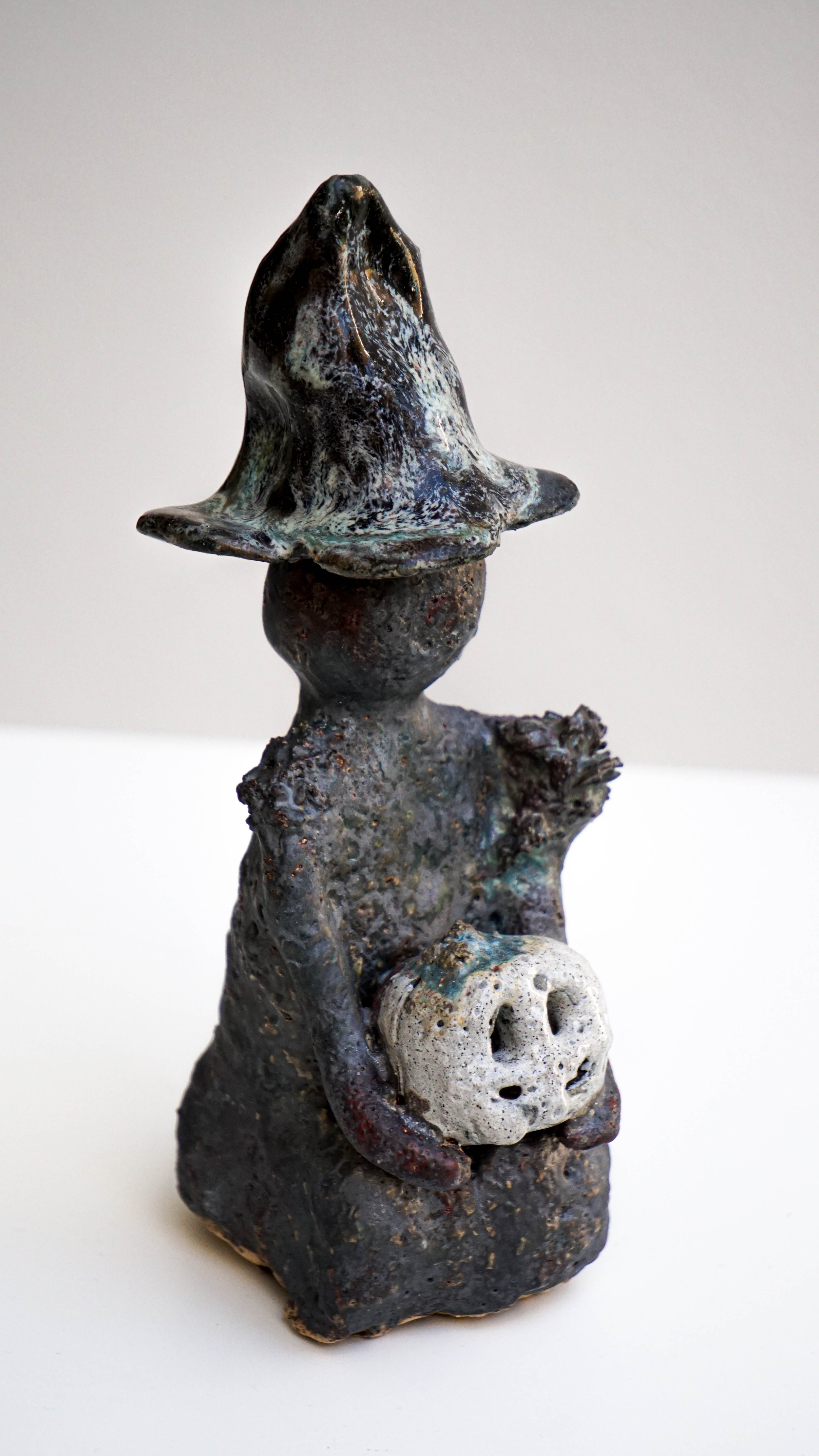 Ser oscuro No. 1 — Front view.