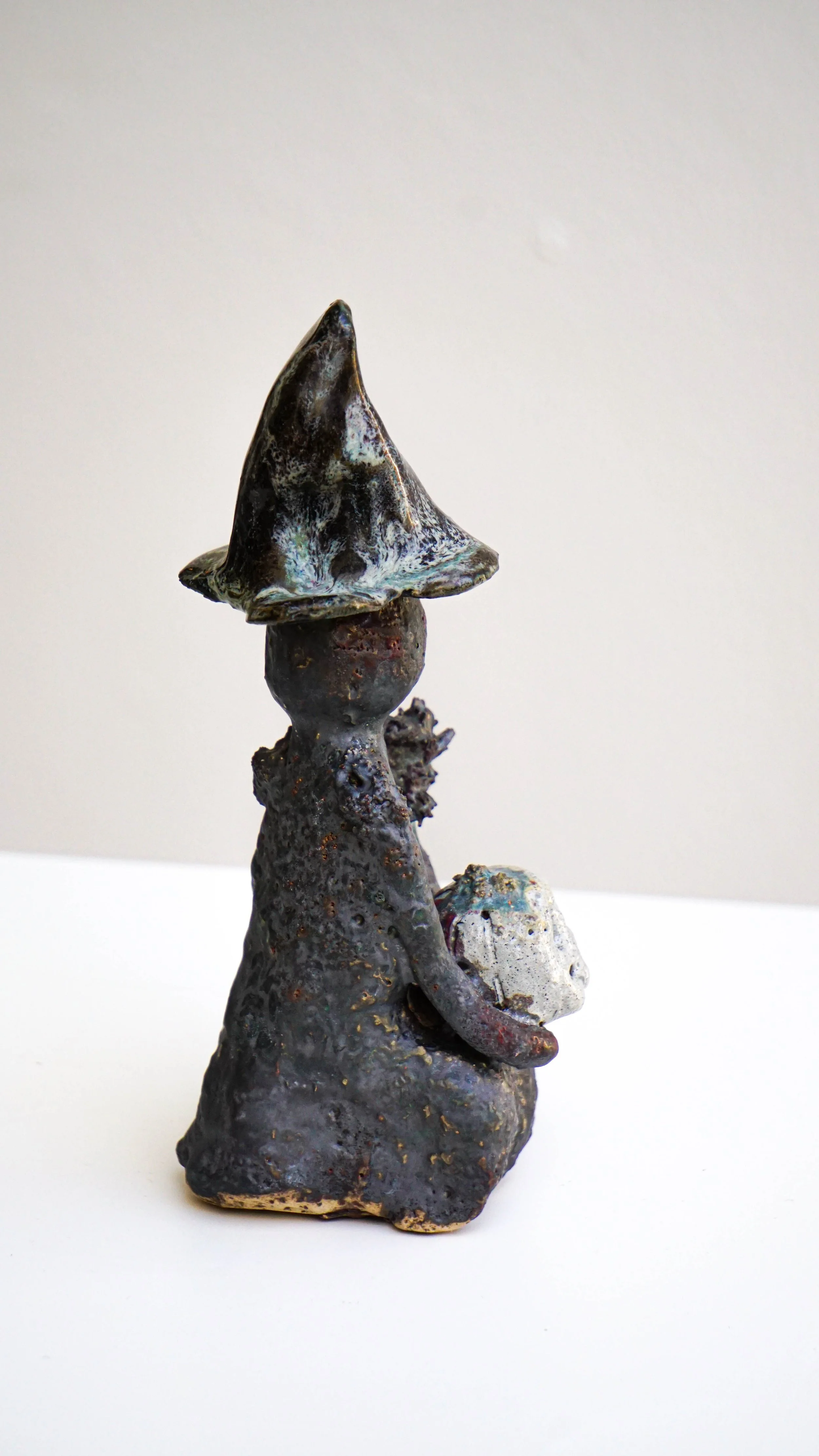 Ser oscuro No. 1 — Side view.