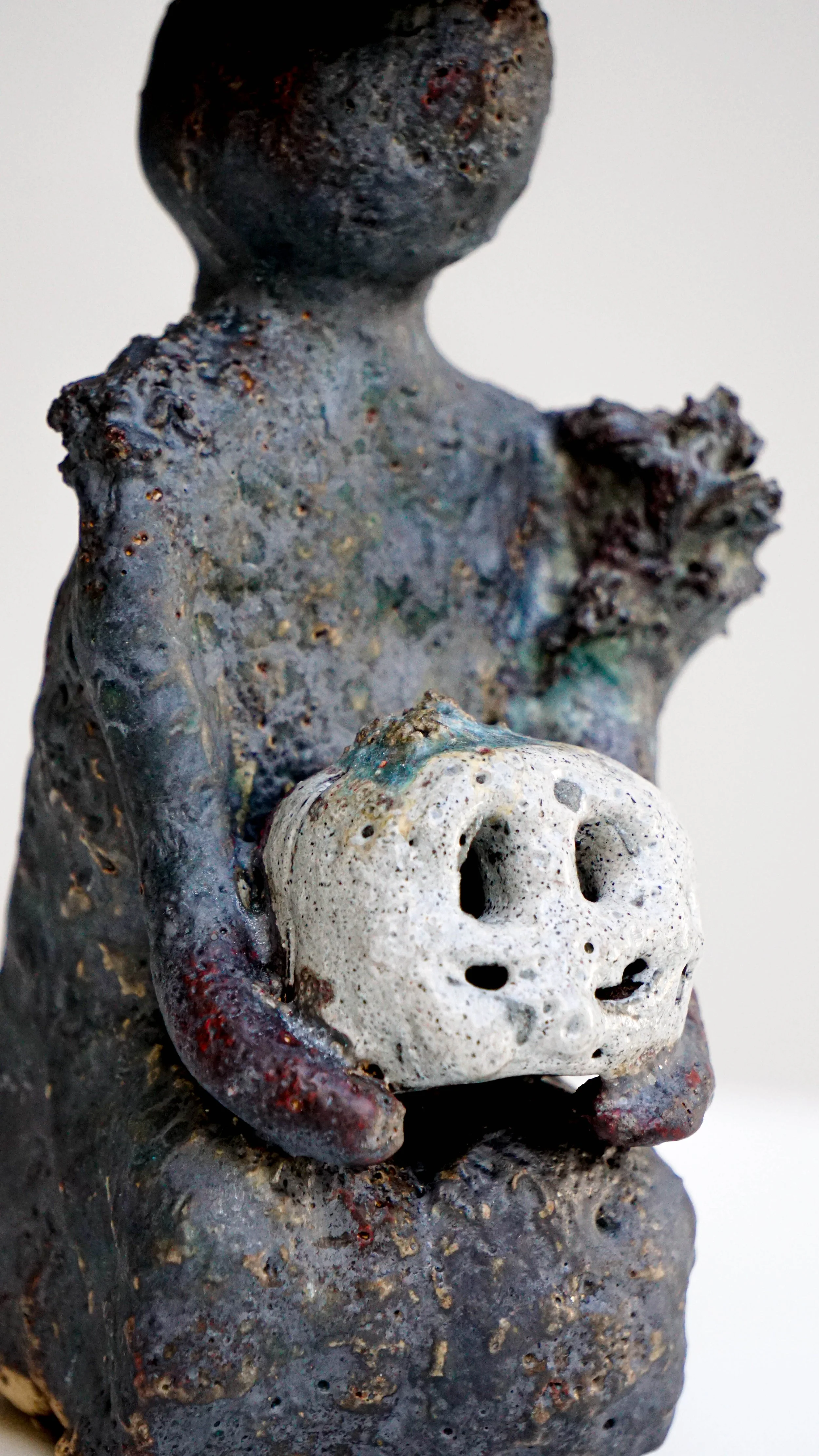 Ser oscuro No. 1 — Detail of the hands and the pale, face-like form held against the torso.