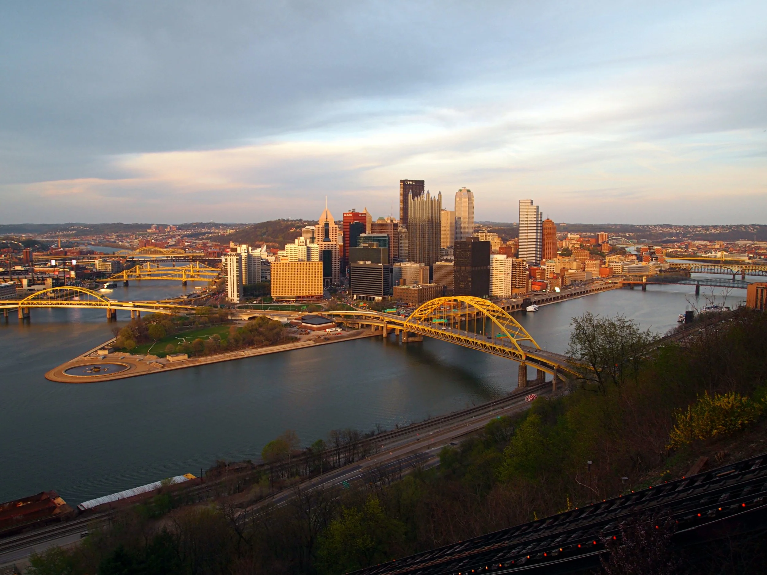 Pittsburgh skyline and the Duquesne Incline