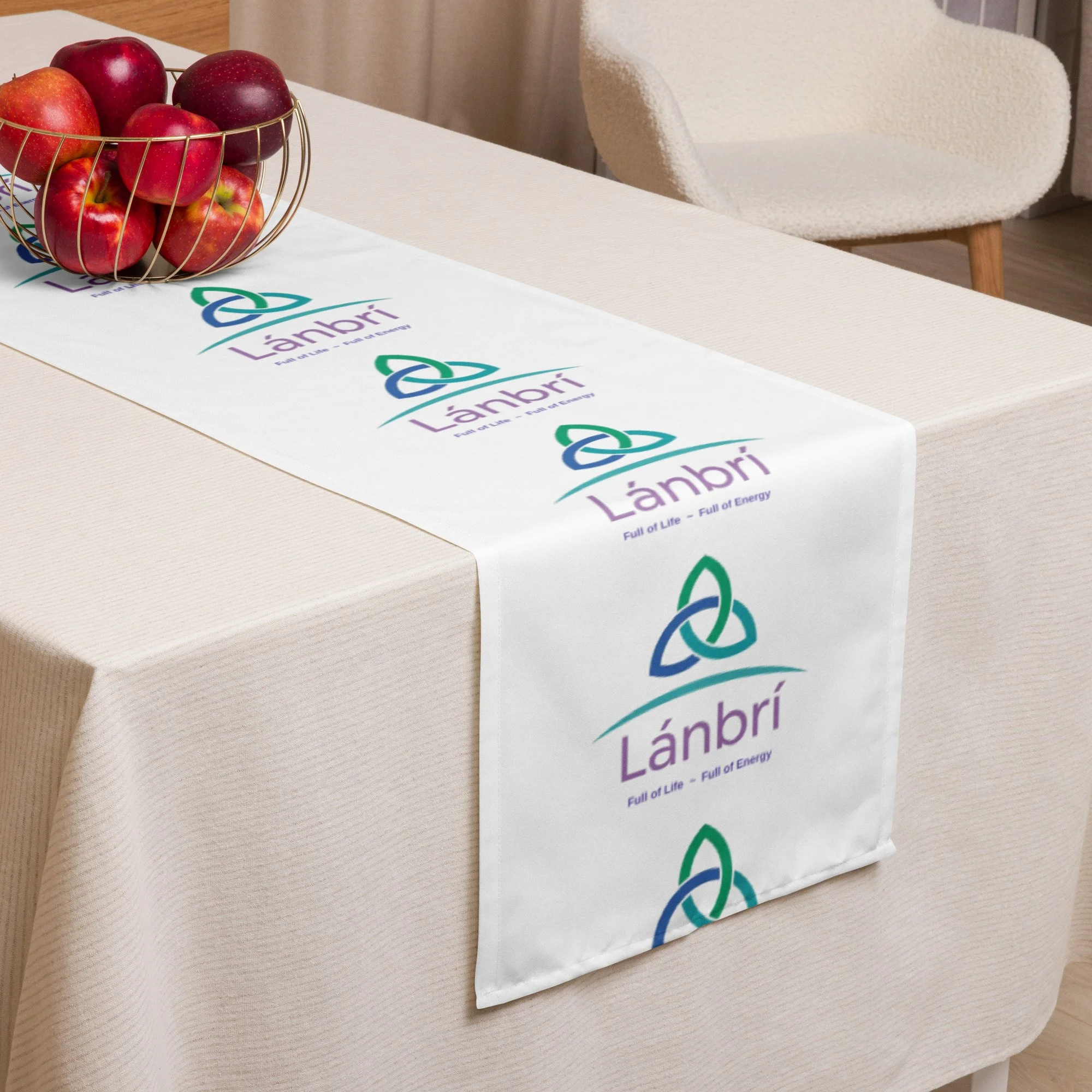 table-runner-white-front-6ab8fb749e153.jpg