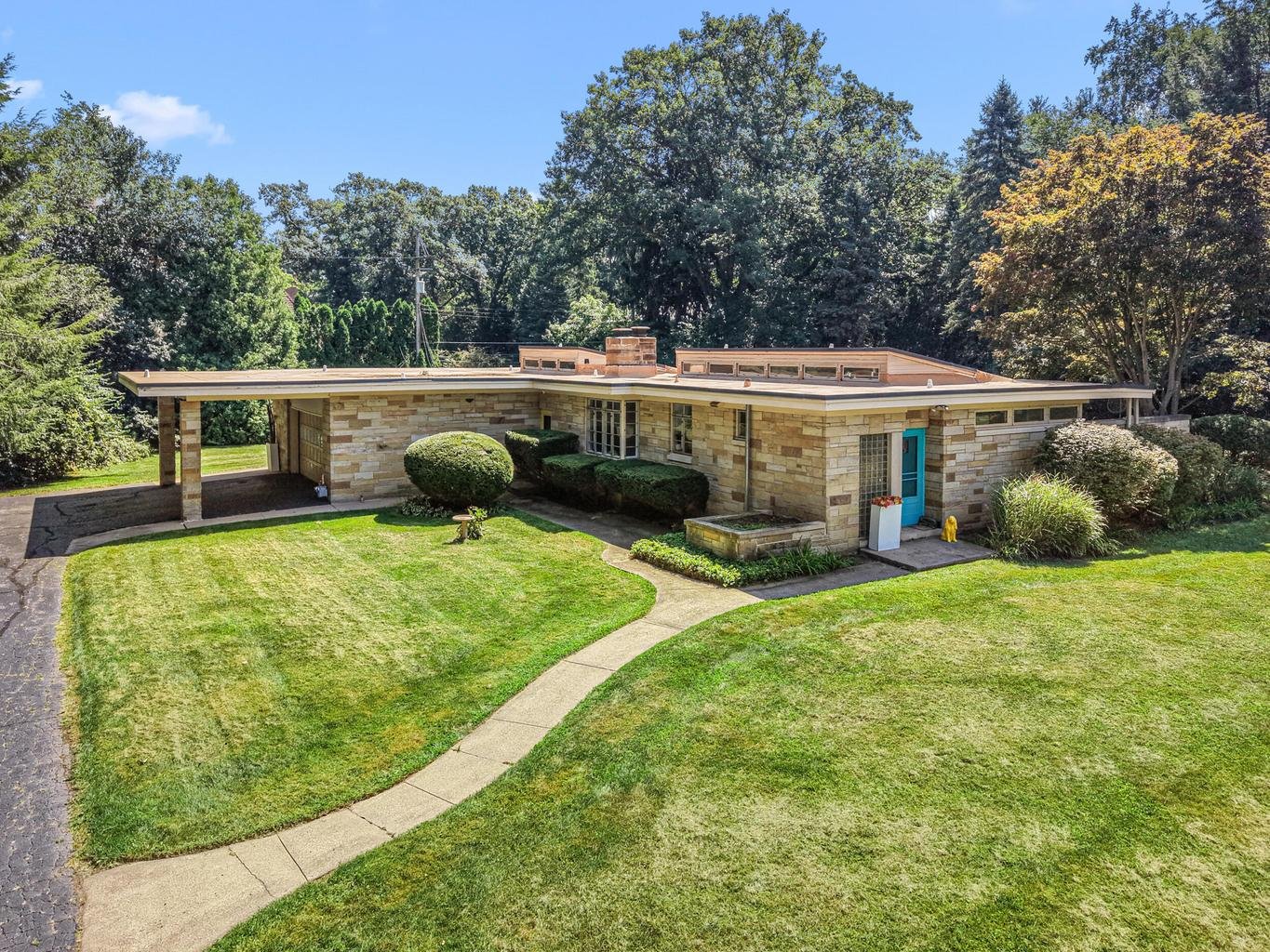 19 Greenacres Exterior Carport_1.jpg