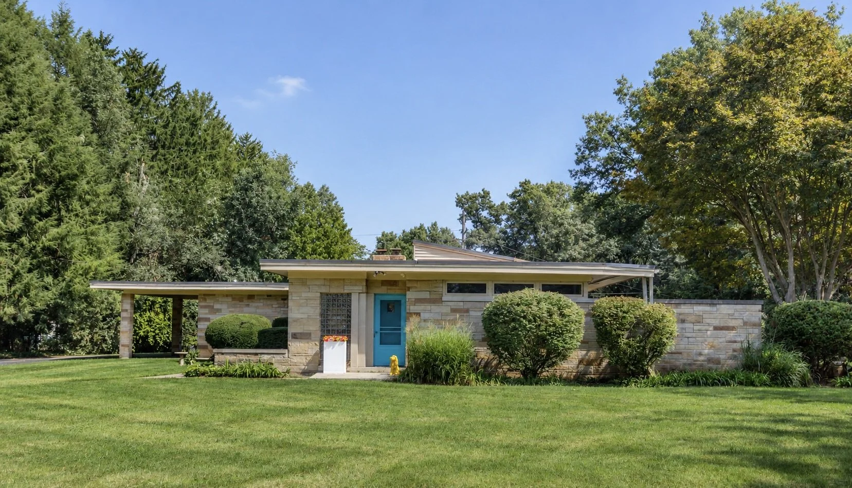 19 Greenacres Front MidCentury Modern House