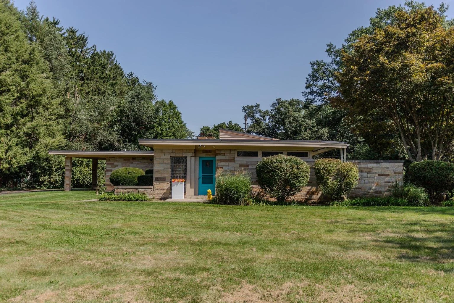 19 Greenacres Exterior Front_3.jpg