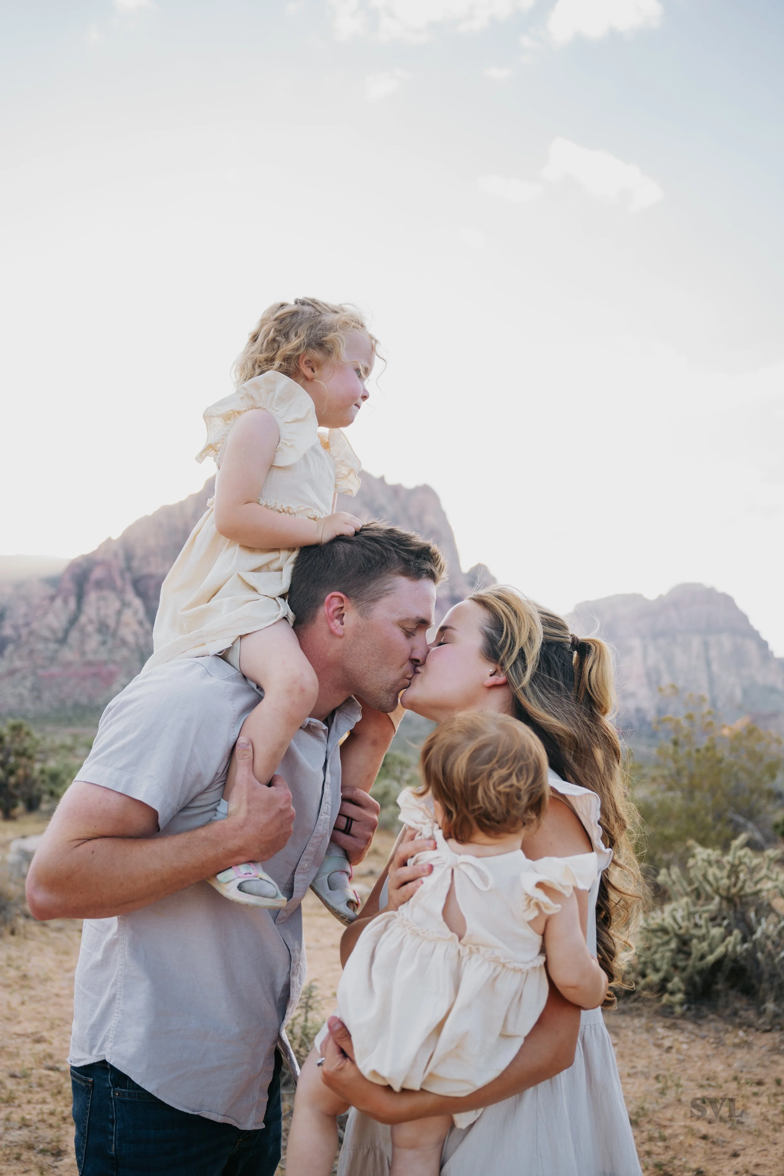 FAMILY SESSION

Up to 60 minutes of photography
One location
Personalized location guidance
Natural posing + candid direction

Starting at $450