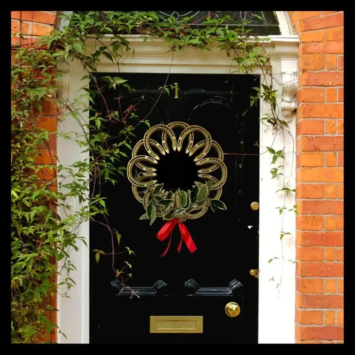 GOLD HORSE SHOE WREATH WITH HOLLY.webp