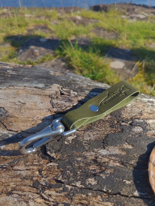 GREEN LEATHER FISH KEYRING.webp
