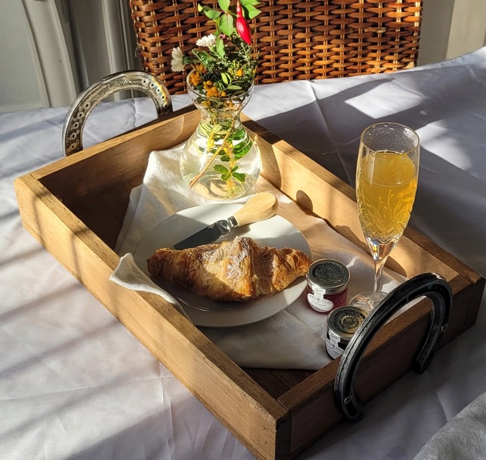 HORSESHOE WOODEN TRAY d.jpg