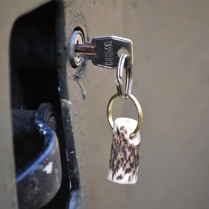 STUB ANTLER KEYRING b.webp