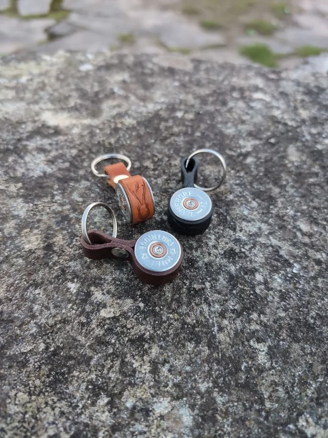 BLACK SHOTGUN CARTRIDGE KEYRING e.webp