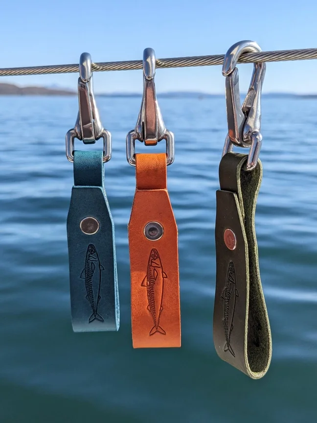 TRIO LEATHER FISH KEYRING b.webp