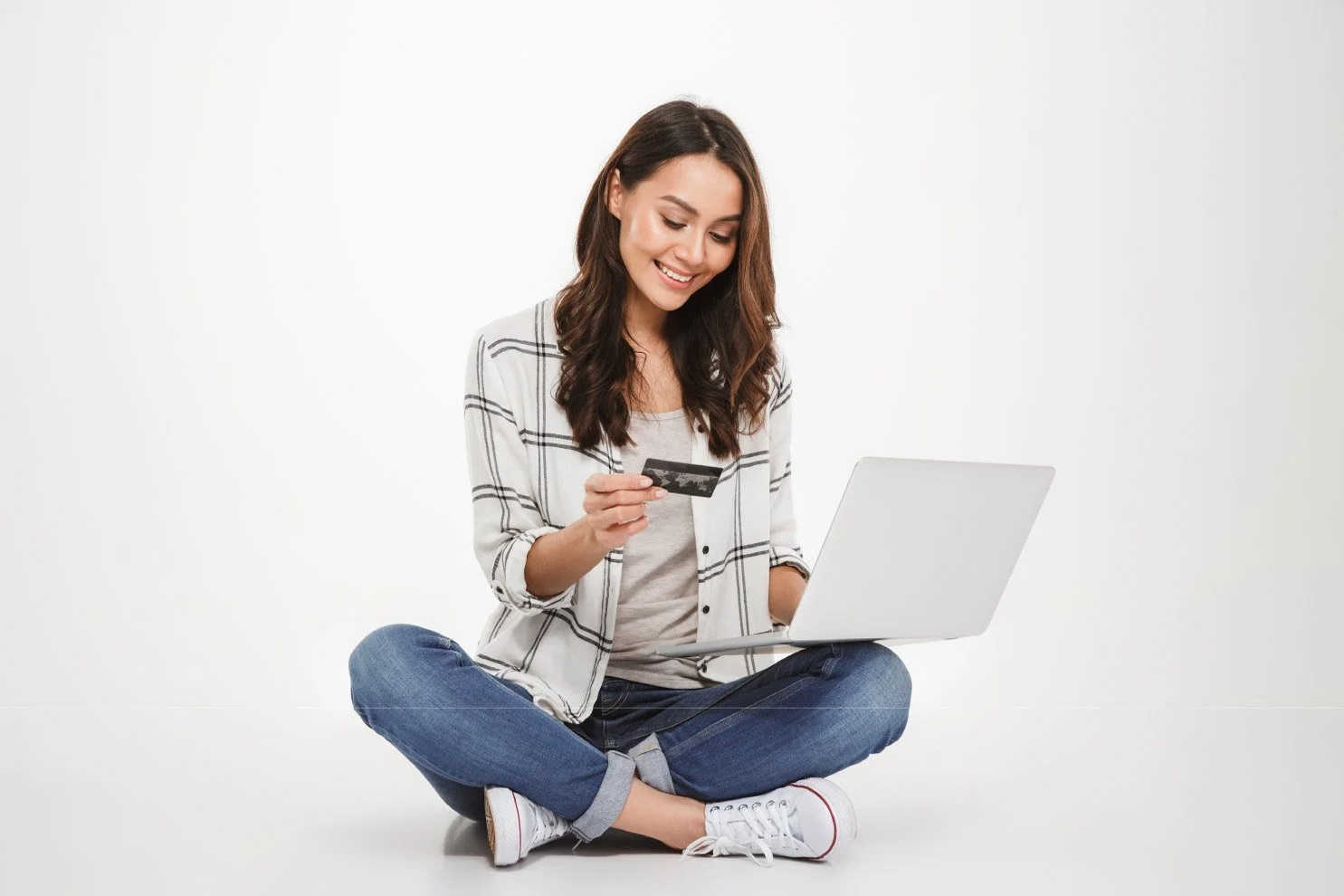 Paga fácil y rápido a través de nuestros medios digitales.
